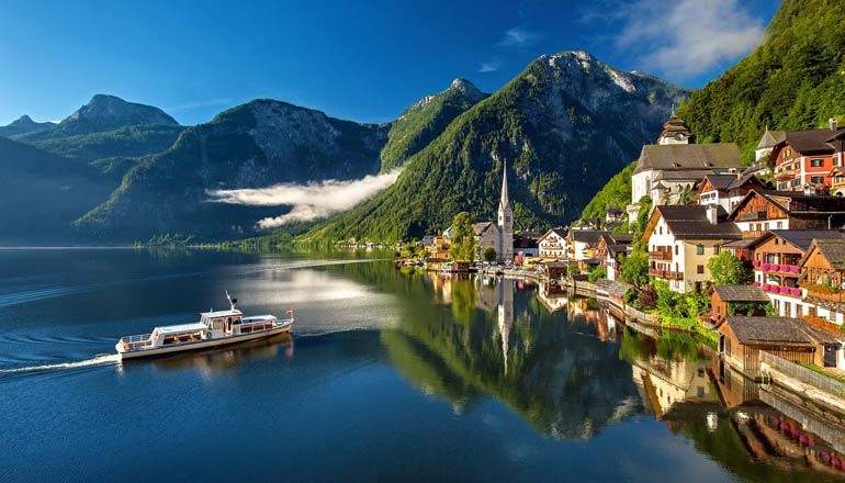 Where is HALLSTATT and why you should visit this beautiful place?