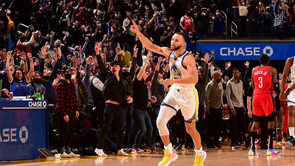 Steph Curry imitates a renowned game-winning shot